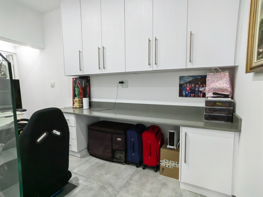 4 Bedroom Property for Sale in Monte Christo Western Cape